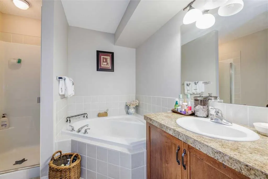 7 Royal Oak Circle NW