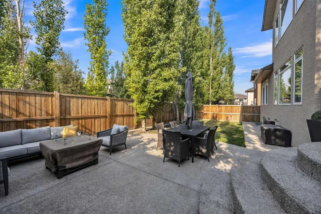 172 Panatella Crescent NW