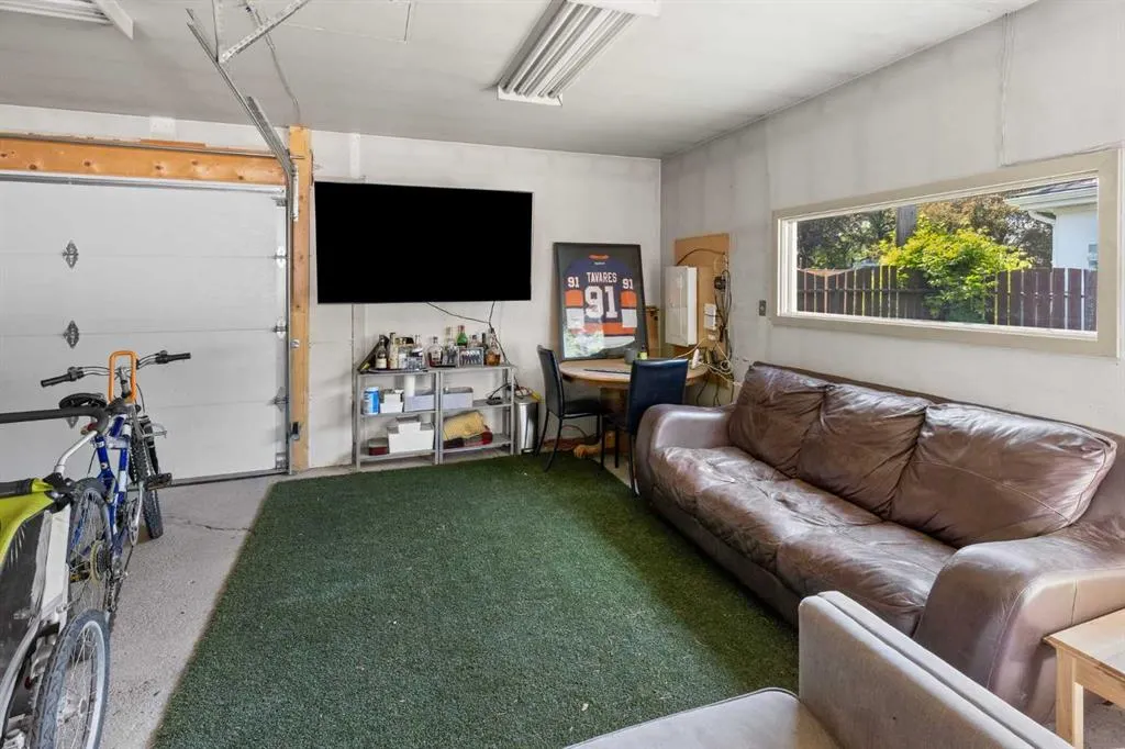 27 Gordon Drive SW