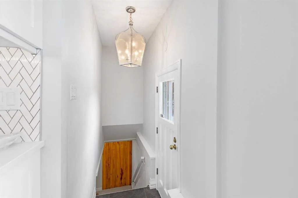 27 Gordon Drive SW