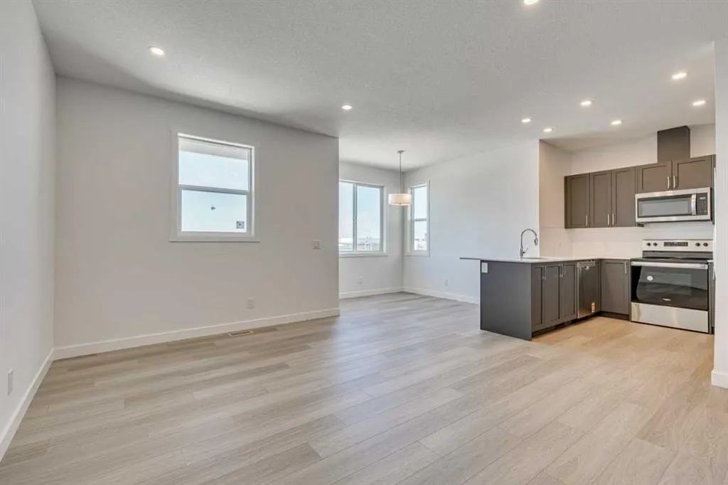 65 Belvedere Pointe SE, #406