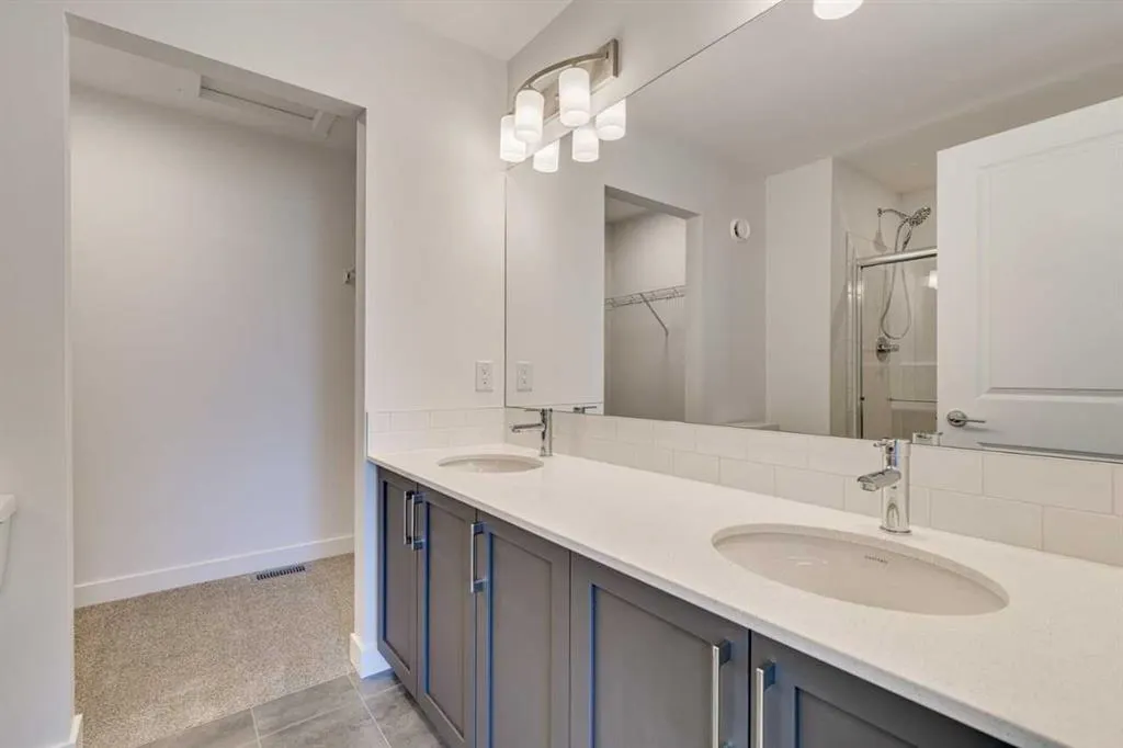 65 Belvedere Pointe SE, #406