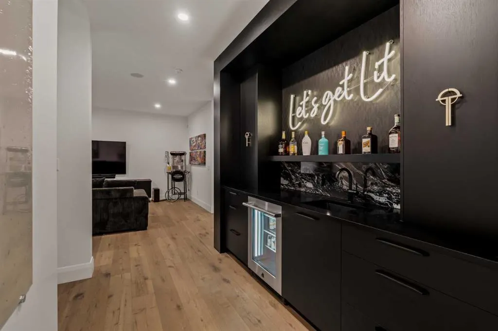 110 Lissington Drive SW