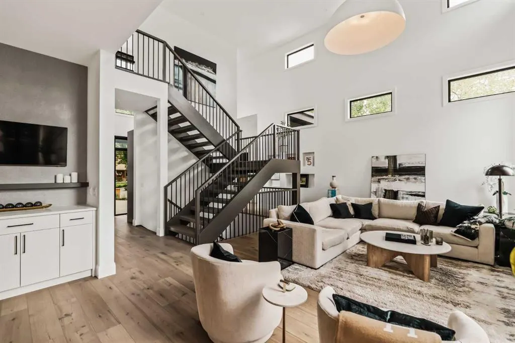 110 Lissington Drive SW