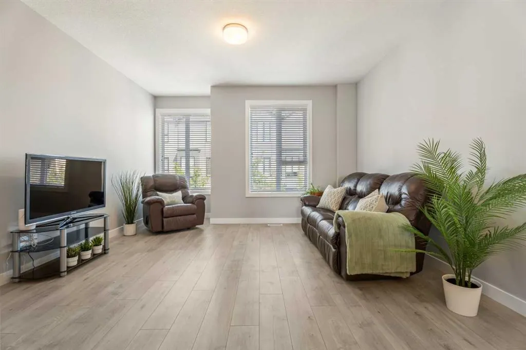 508 Drake Landing Wynd