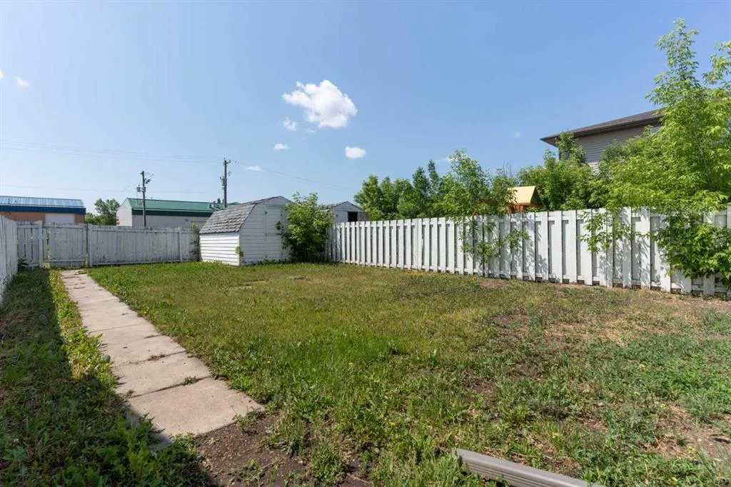 5205 52 Ave, #A