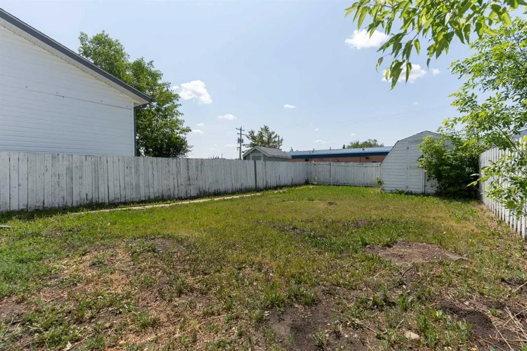 5205 52 Ave, #A