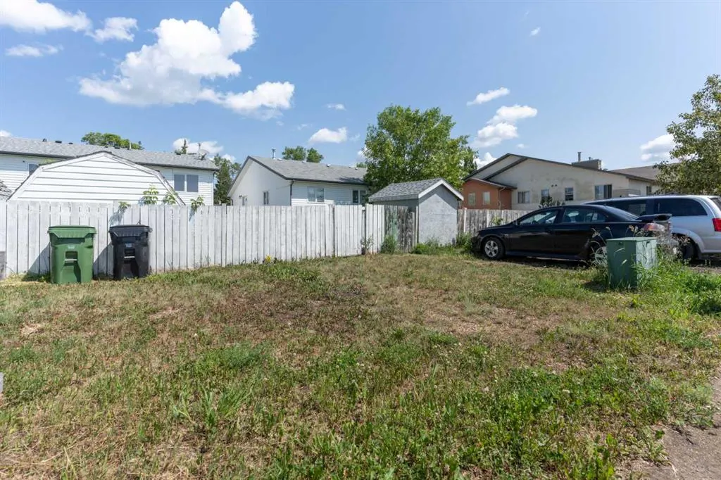 5205 52 Ave, #A