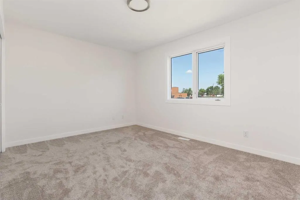 5205 52 Ave, #A