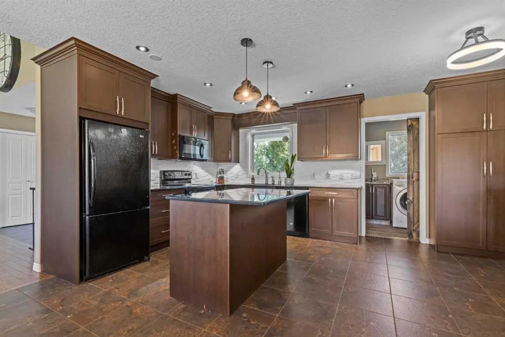 80057 Highwood Meadows Drive E