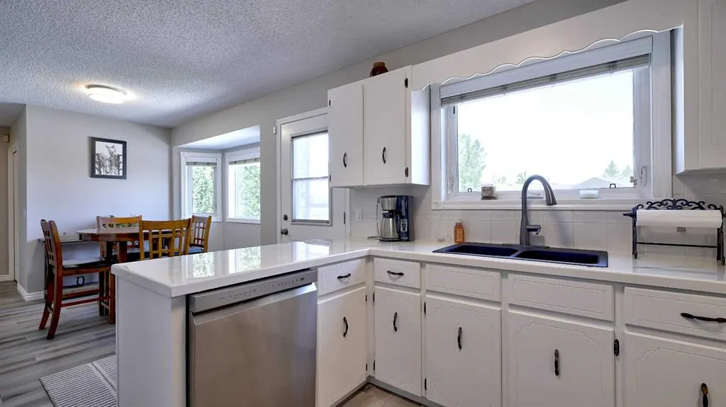 78 Athabasca Crescent