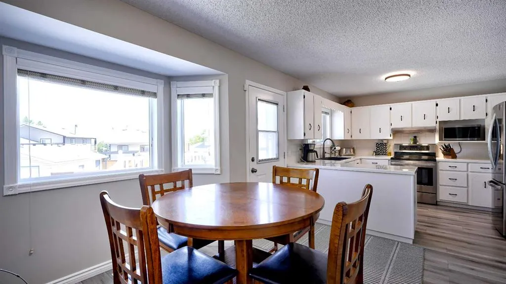 78 Athabasca Crescent