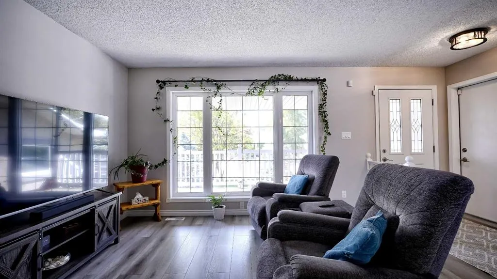 78 Athabasca Crescent