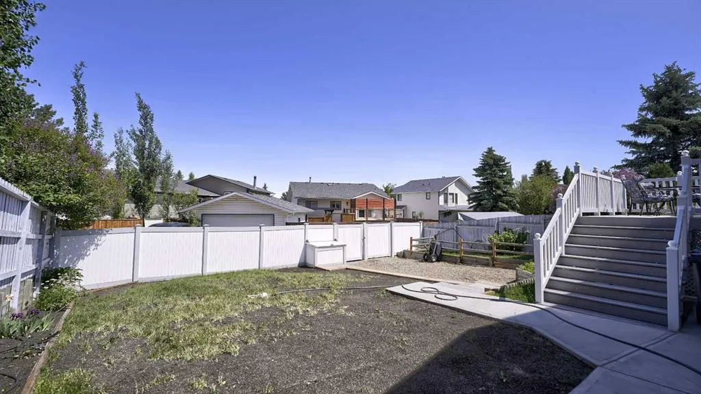 78 Athabasca Crescent