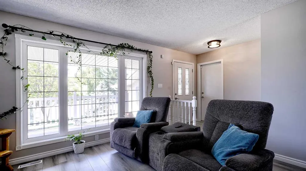 78 Athabasca Crescent