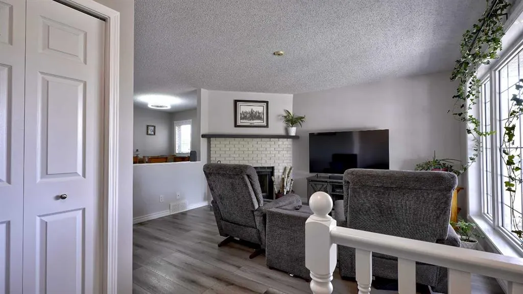 78 Athabasca Crescent