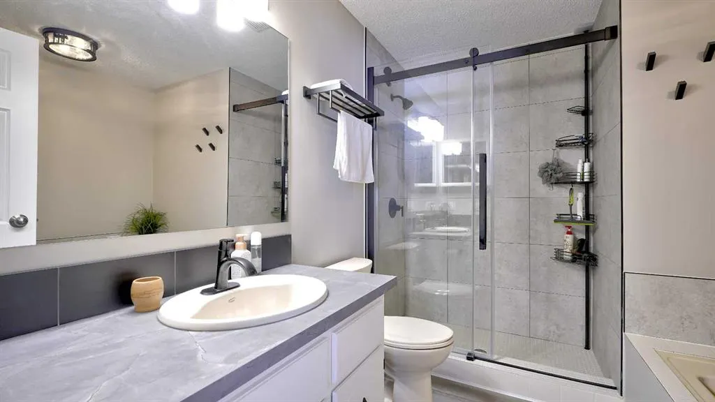 78 Athabasca Crescent