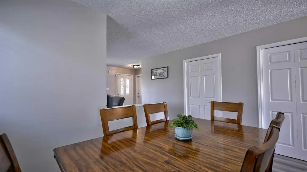 78 Athabasca Crescent