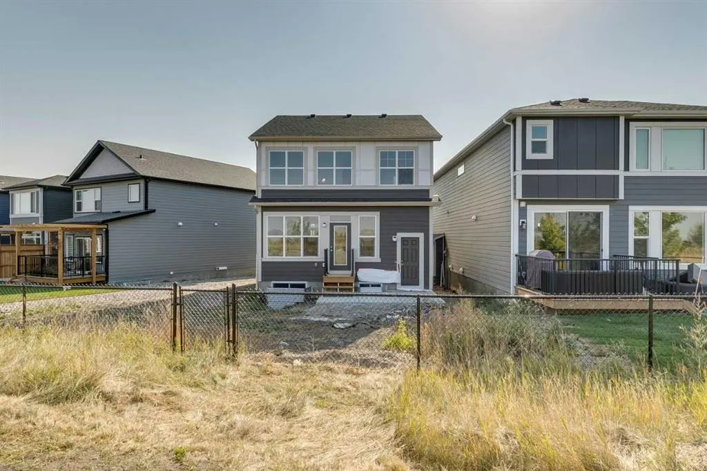 105 Legacy Reach Crescent SE