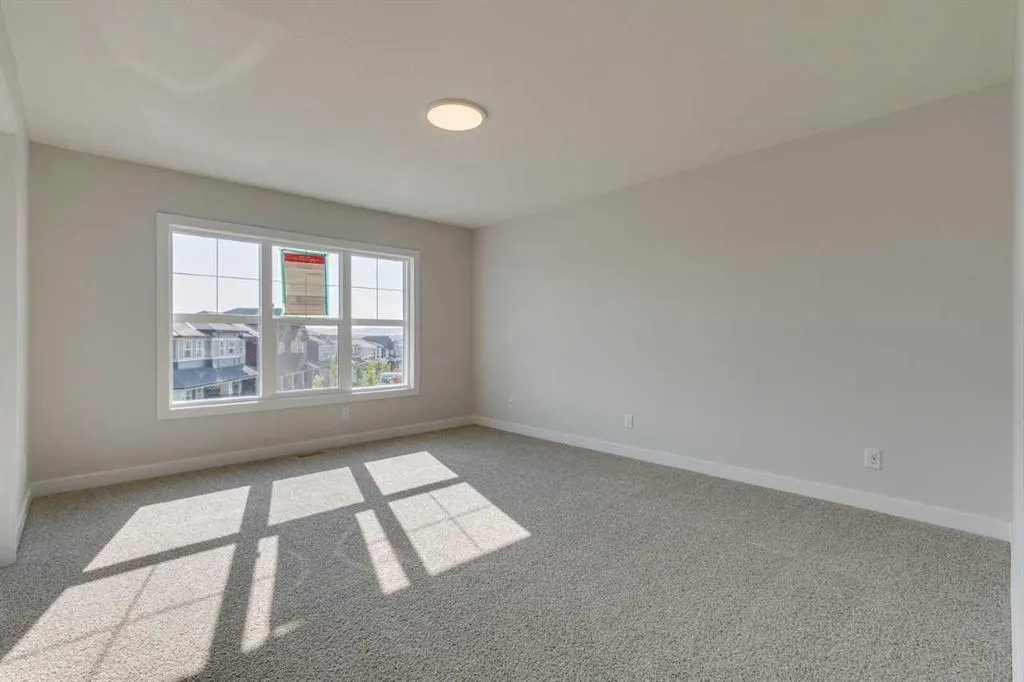 105 Legacy Reach Crescent SE