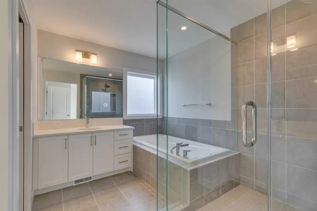 105 Legacy Reach Crescent SE