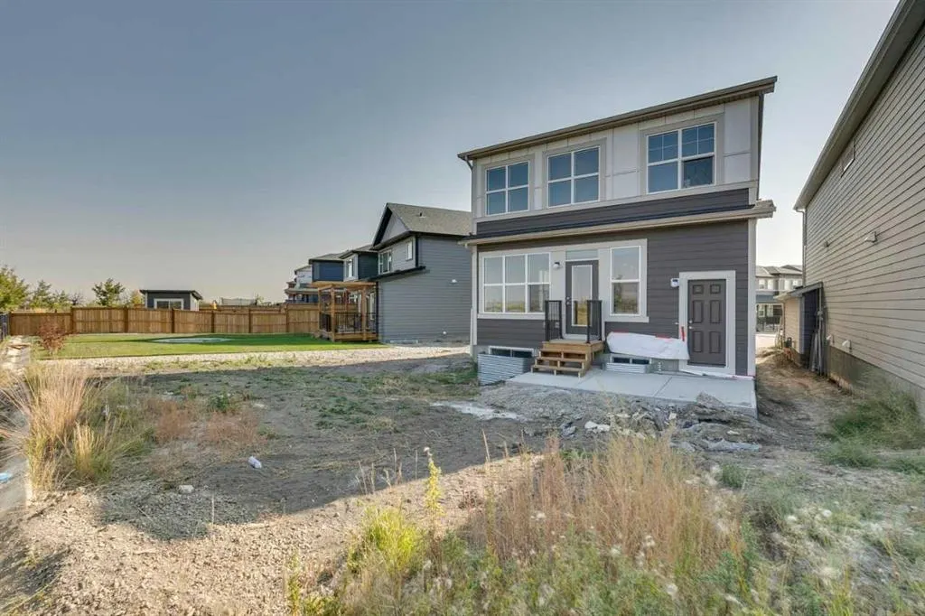 105 Legacy Reach Crescent SE