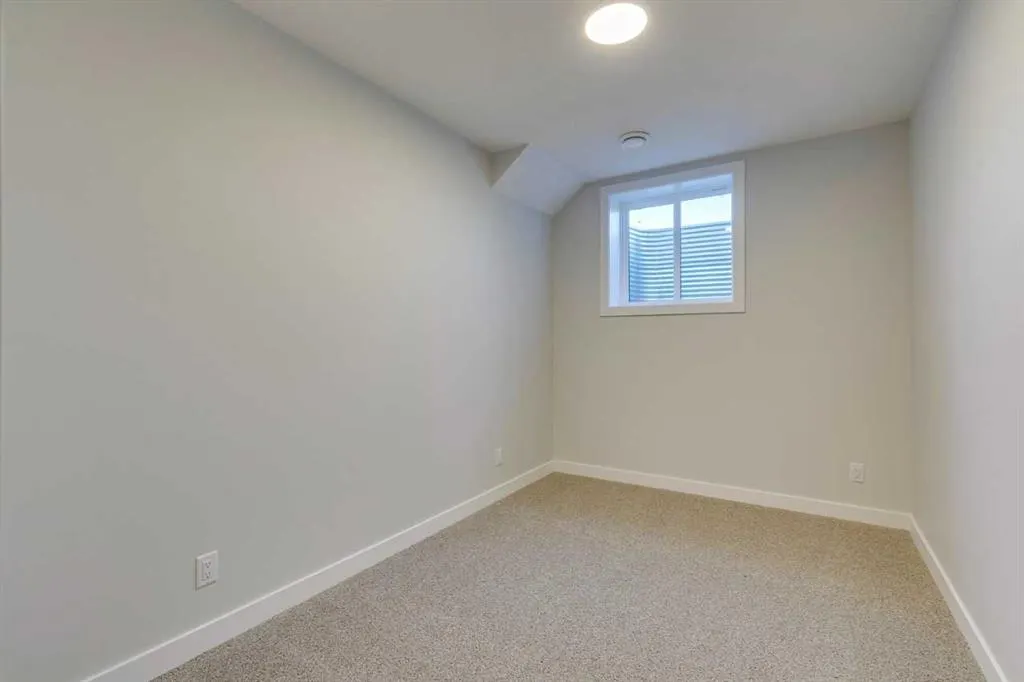 105 Legacy Reach Crescent SE