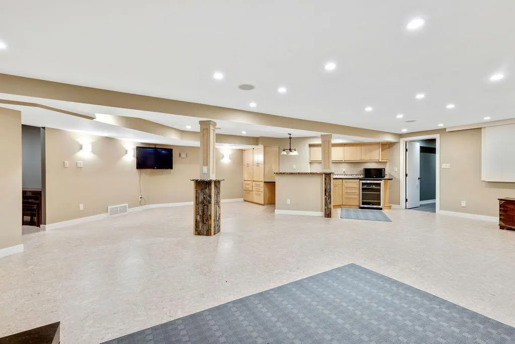35 Eagle Ridge Drive SW