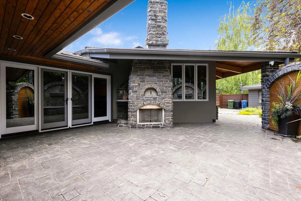35 Eagle Ridge Drive SW