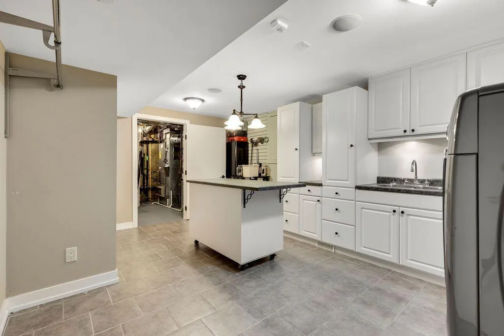 35 Eagle Ridge Drive SW