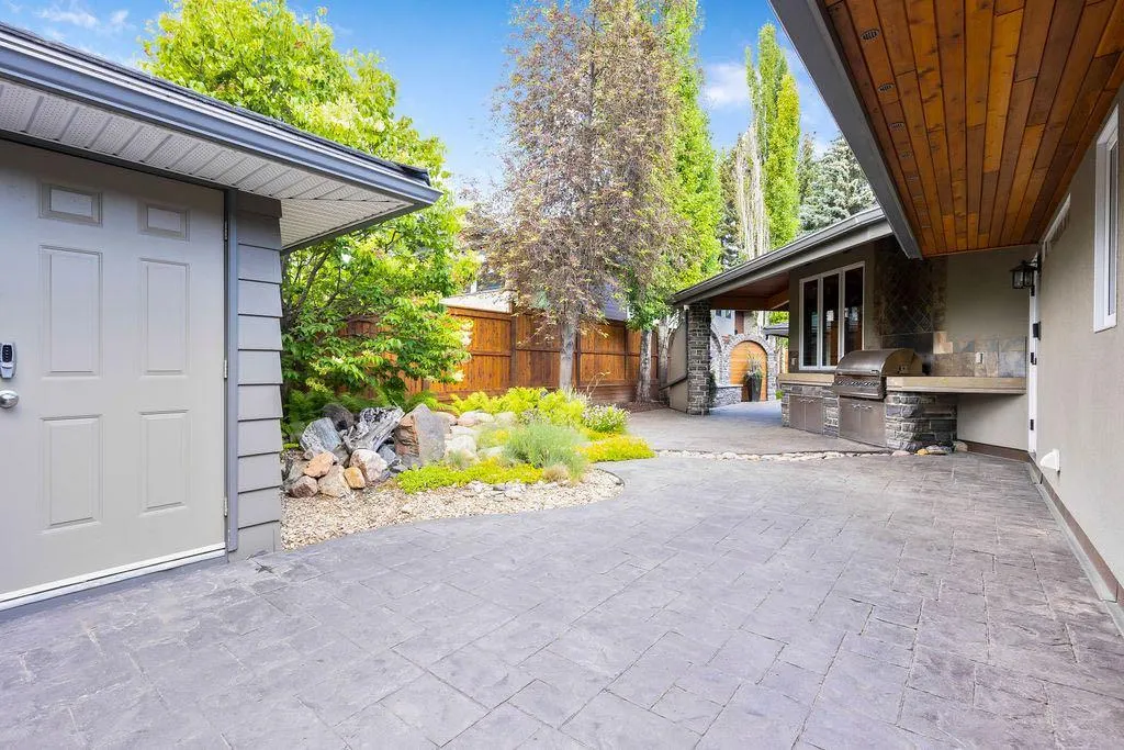 35 Eagle Ridge Drive SW