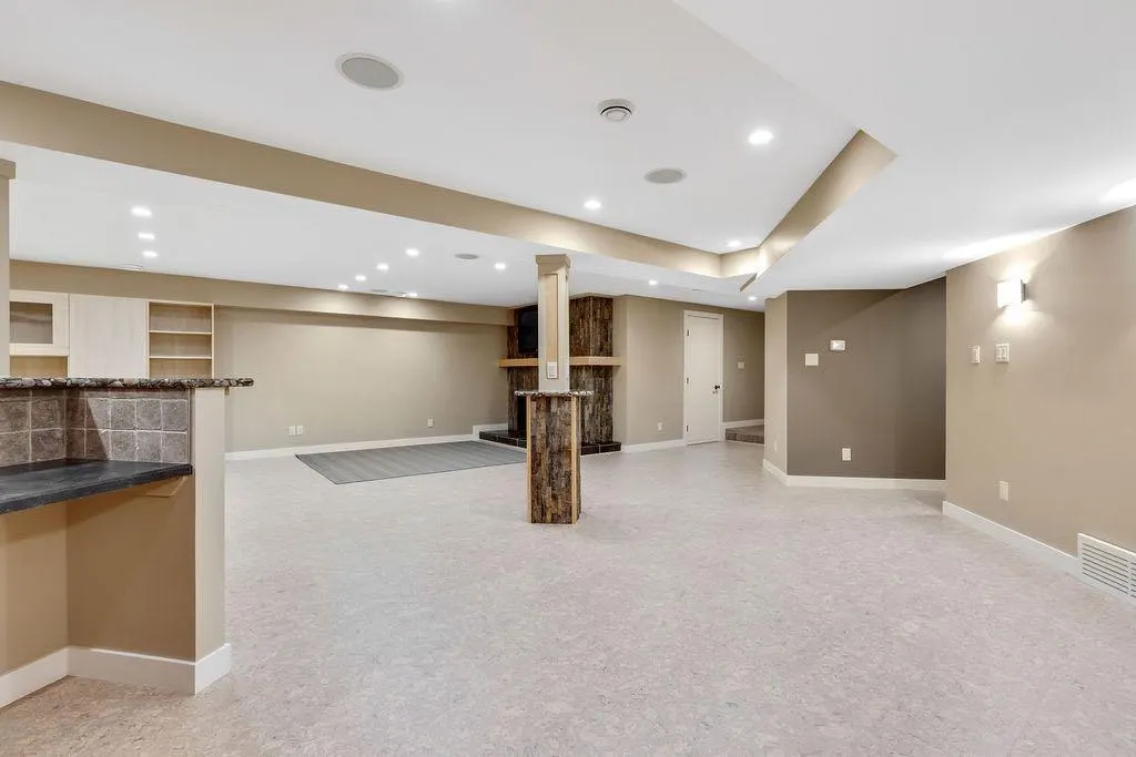 35 Eagle Ridge Drive SW