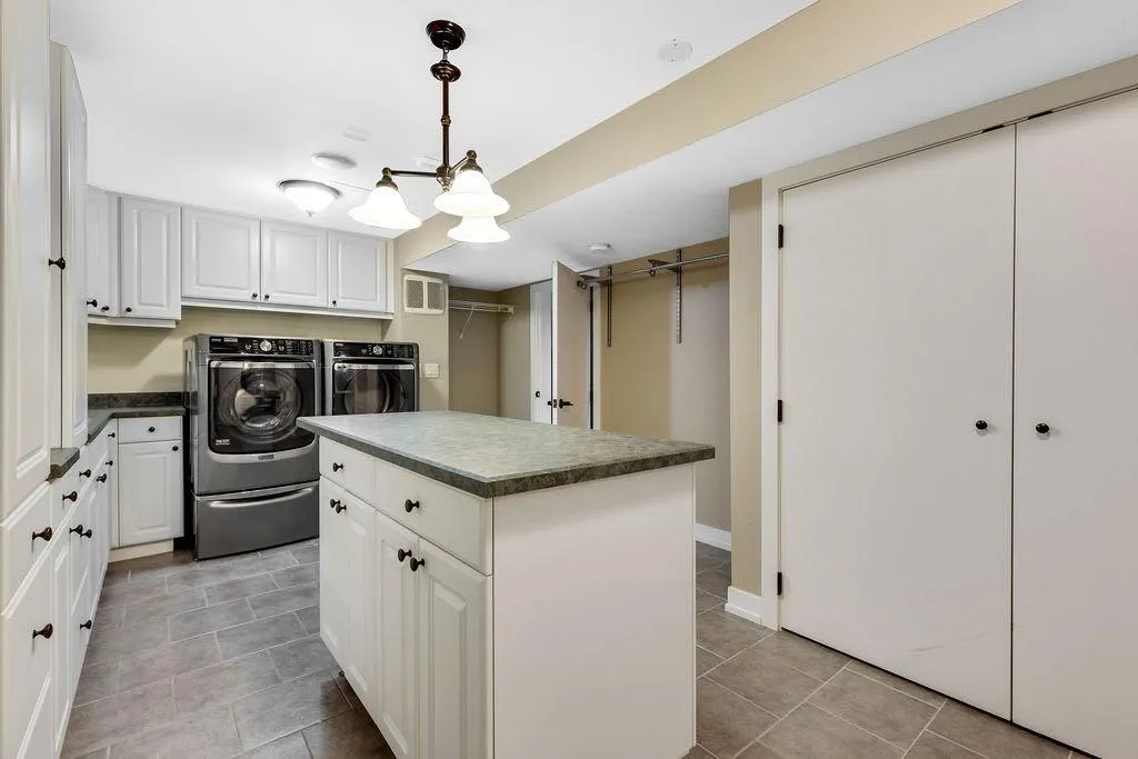 35 Eagle Ridge Drive SW