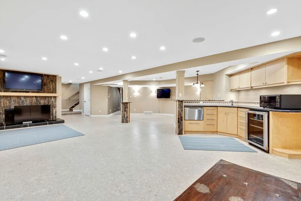 35 Eagle Ridge Drive SW