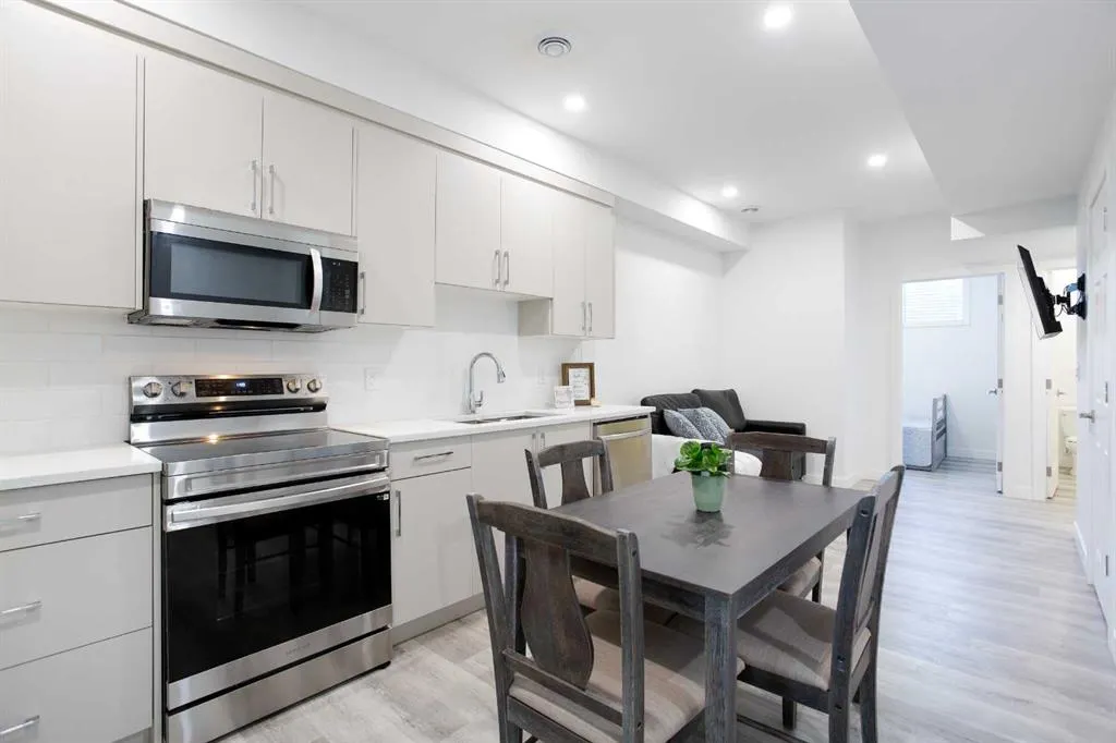 80 Belvedere Park SE
