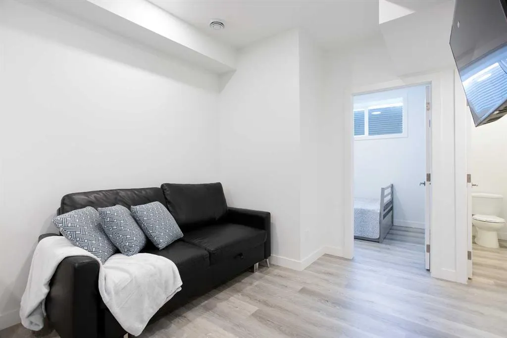 80 Belvedere Park SE