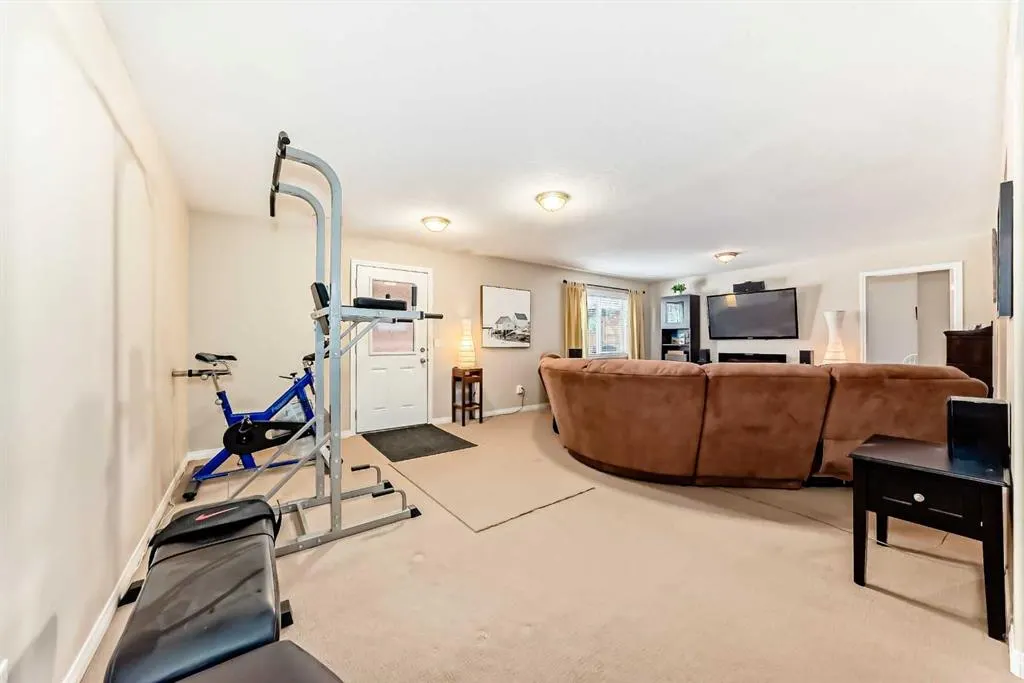 412 Highland Close