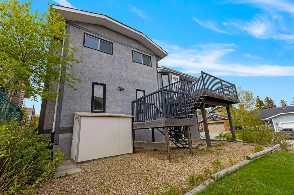 111 Edgebyne Crescent NW