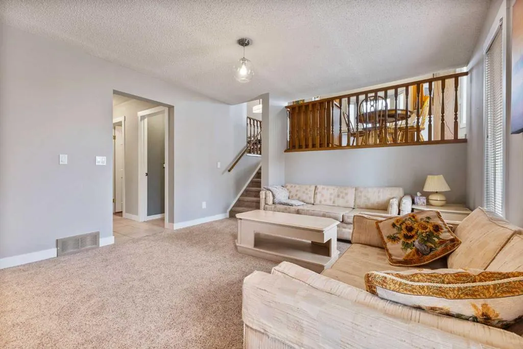 111 Edgebyne Crescent NW