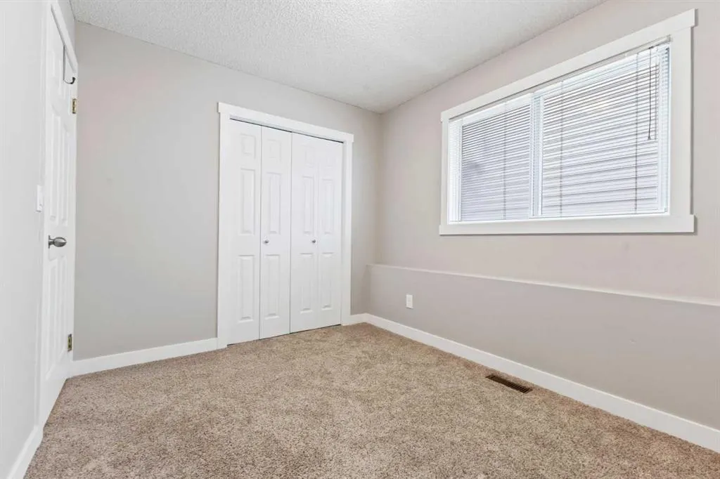111 Edgebyne Crescent NW