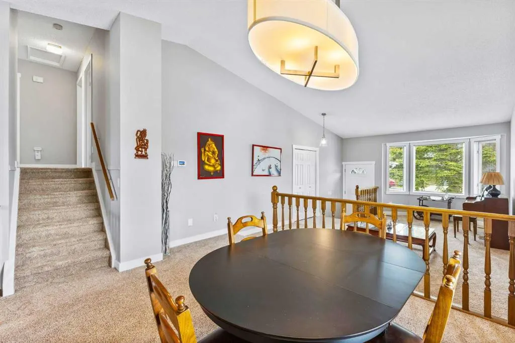 111 Edgebyne Crescent NW