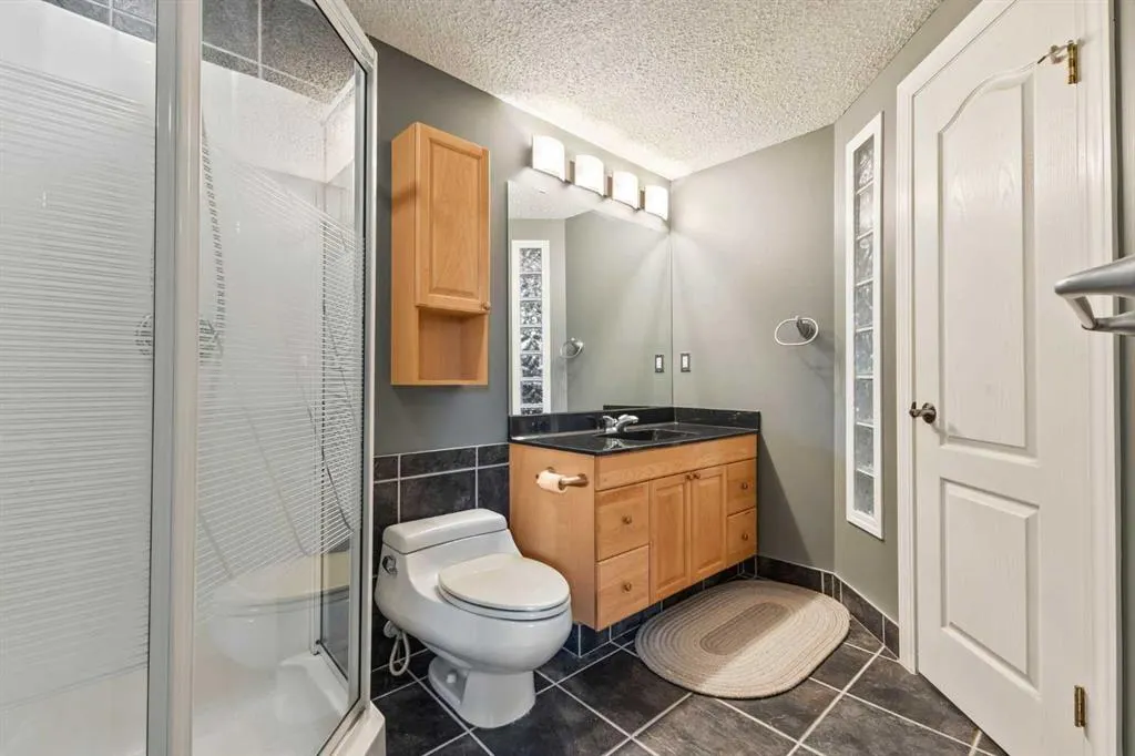 111 Edgebyne Crescent NW