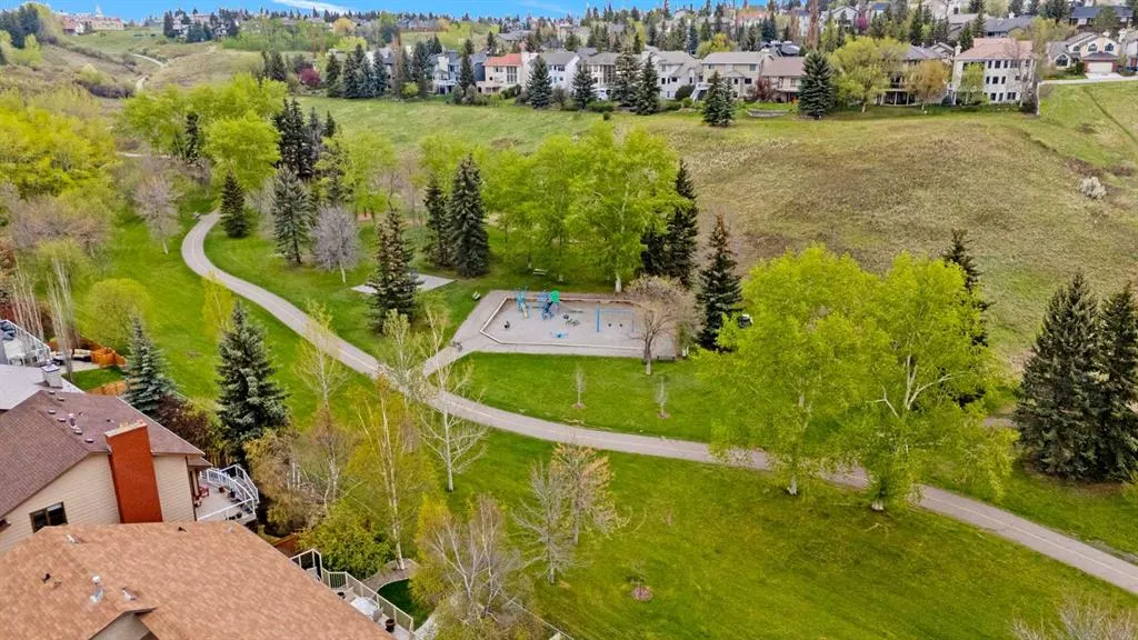 111 Edgebyne Crescent NW