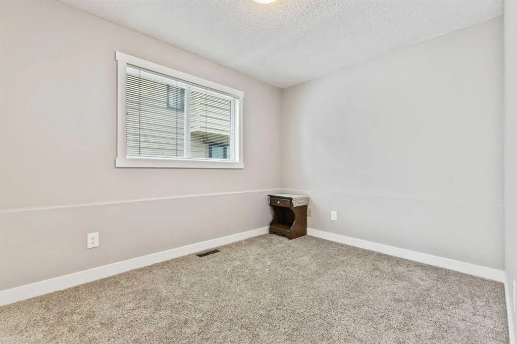 111 Edgebyne Crescent NW