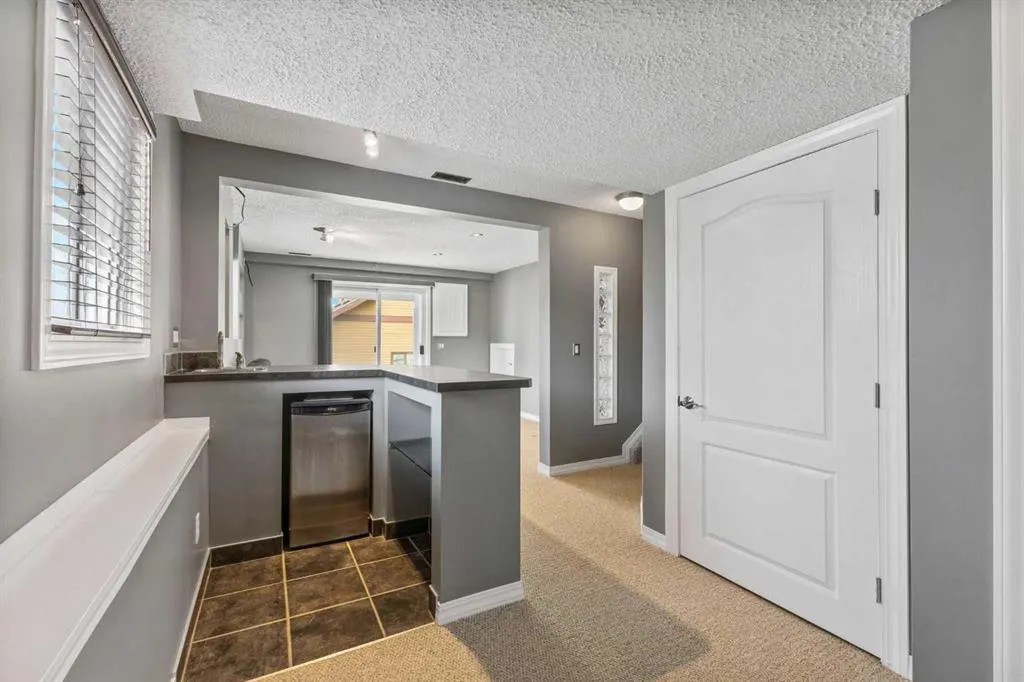 111 Edgebyne Crescent NW