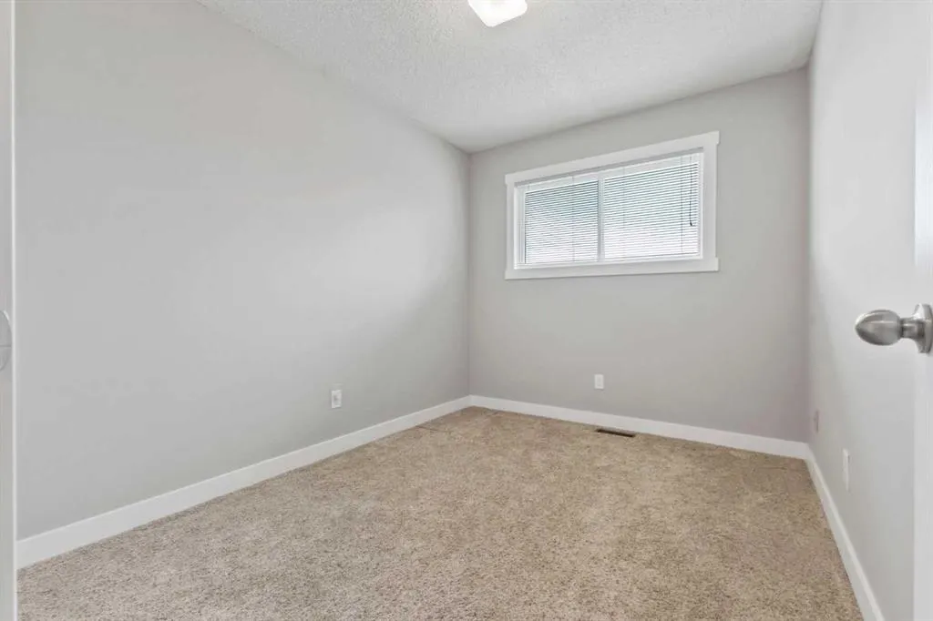 111 Edgebyne Crescent NW