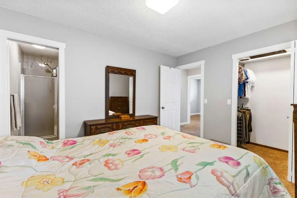 111 Edgebyne Crescent NW