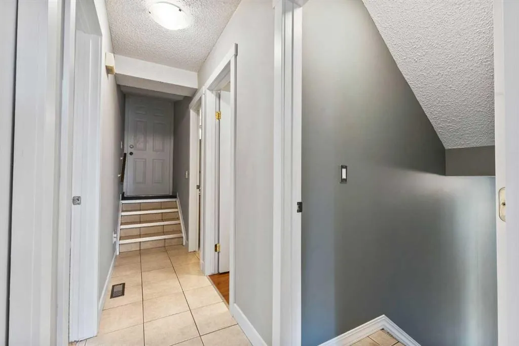 111 Edgebyne Crescent NW