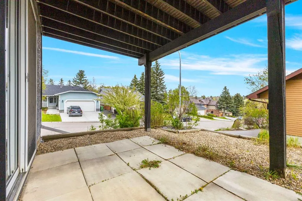 111 Edgebyne Crescent NW