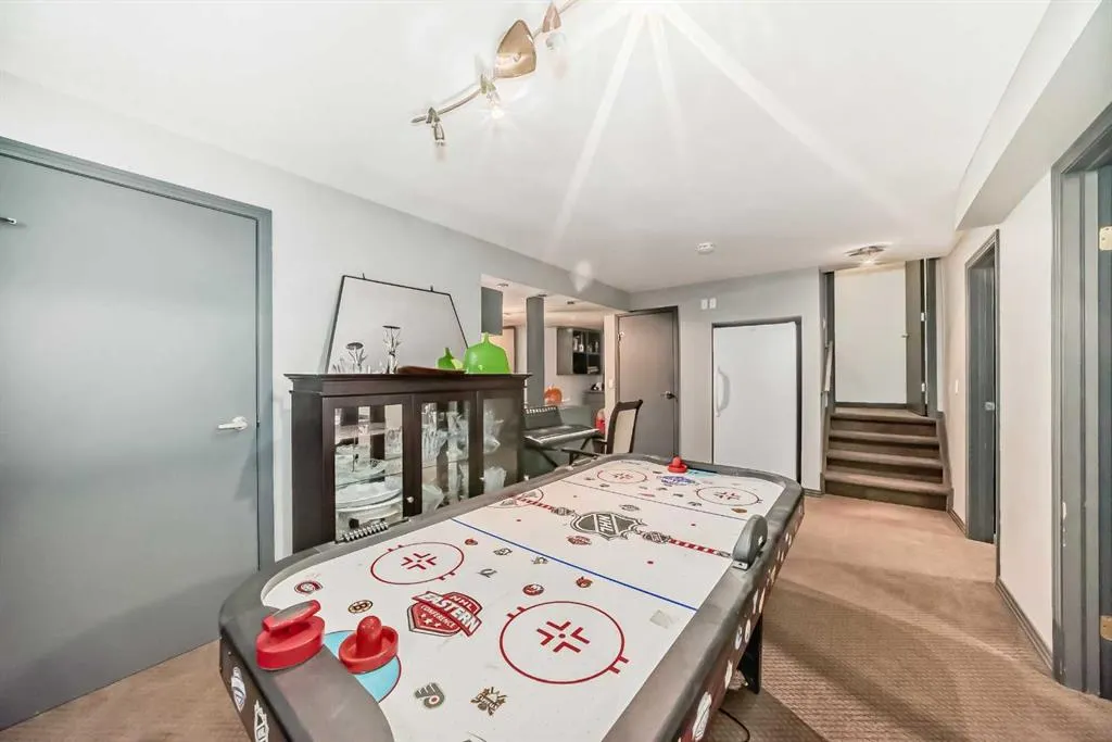 206 Tuscany Ravine Close NW